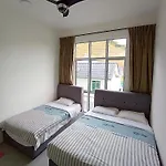 Cameron\'S Square Apartment